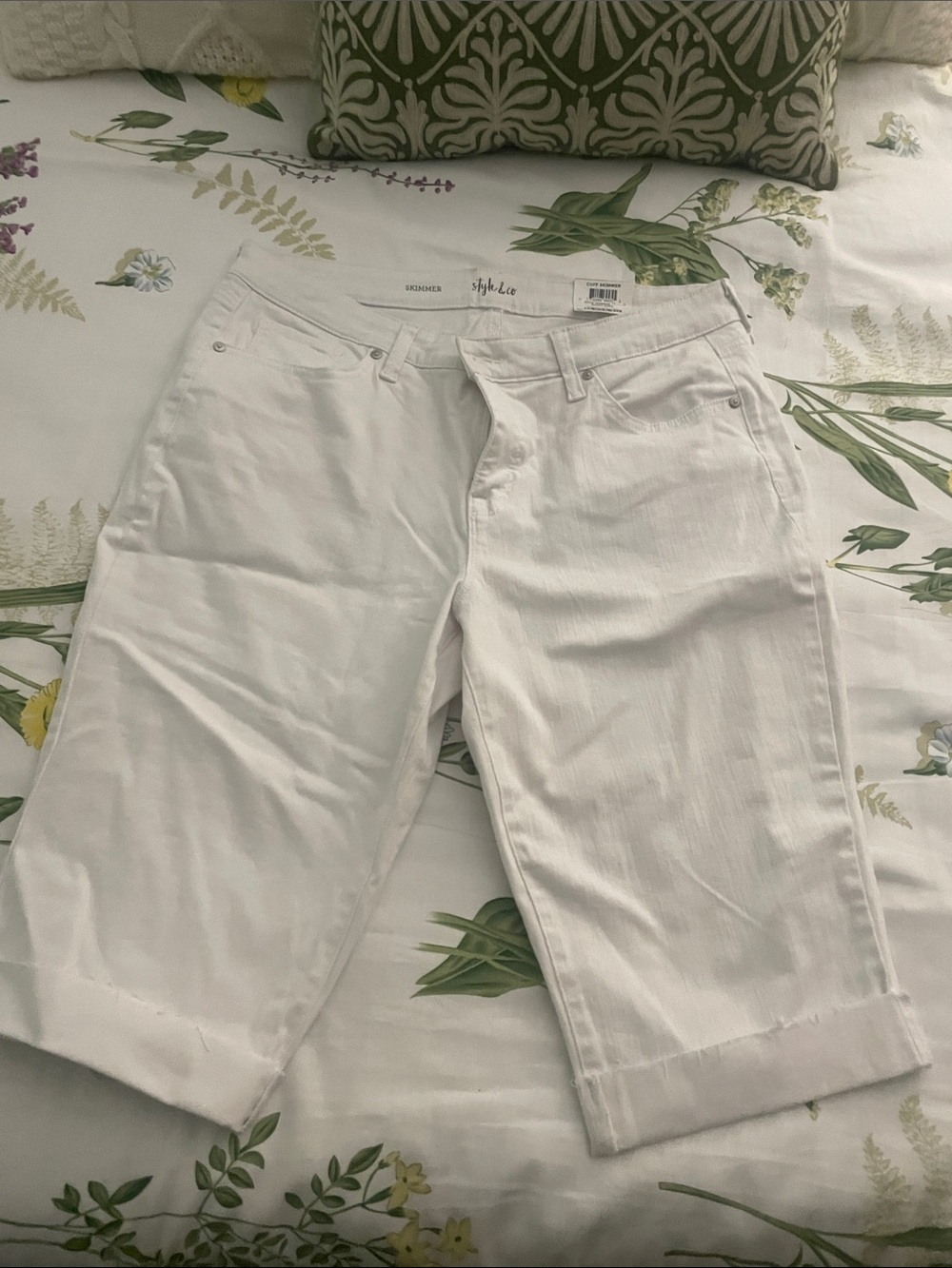 Style & Co. White Cropped Jean shorts size 14